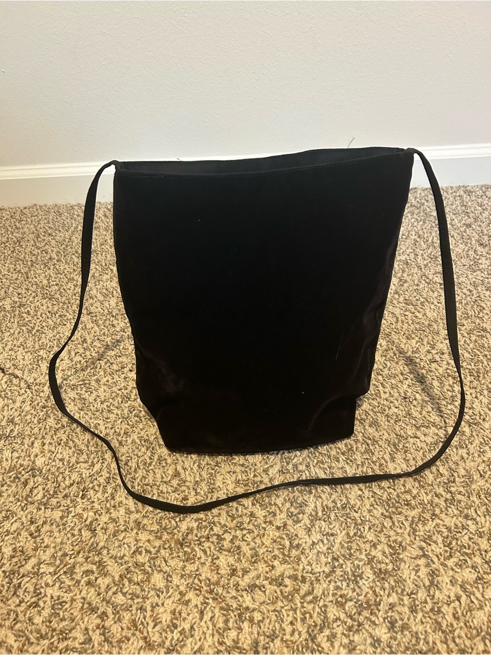 Simple Black Velvet Crossbody Bucket Bag